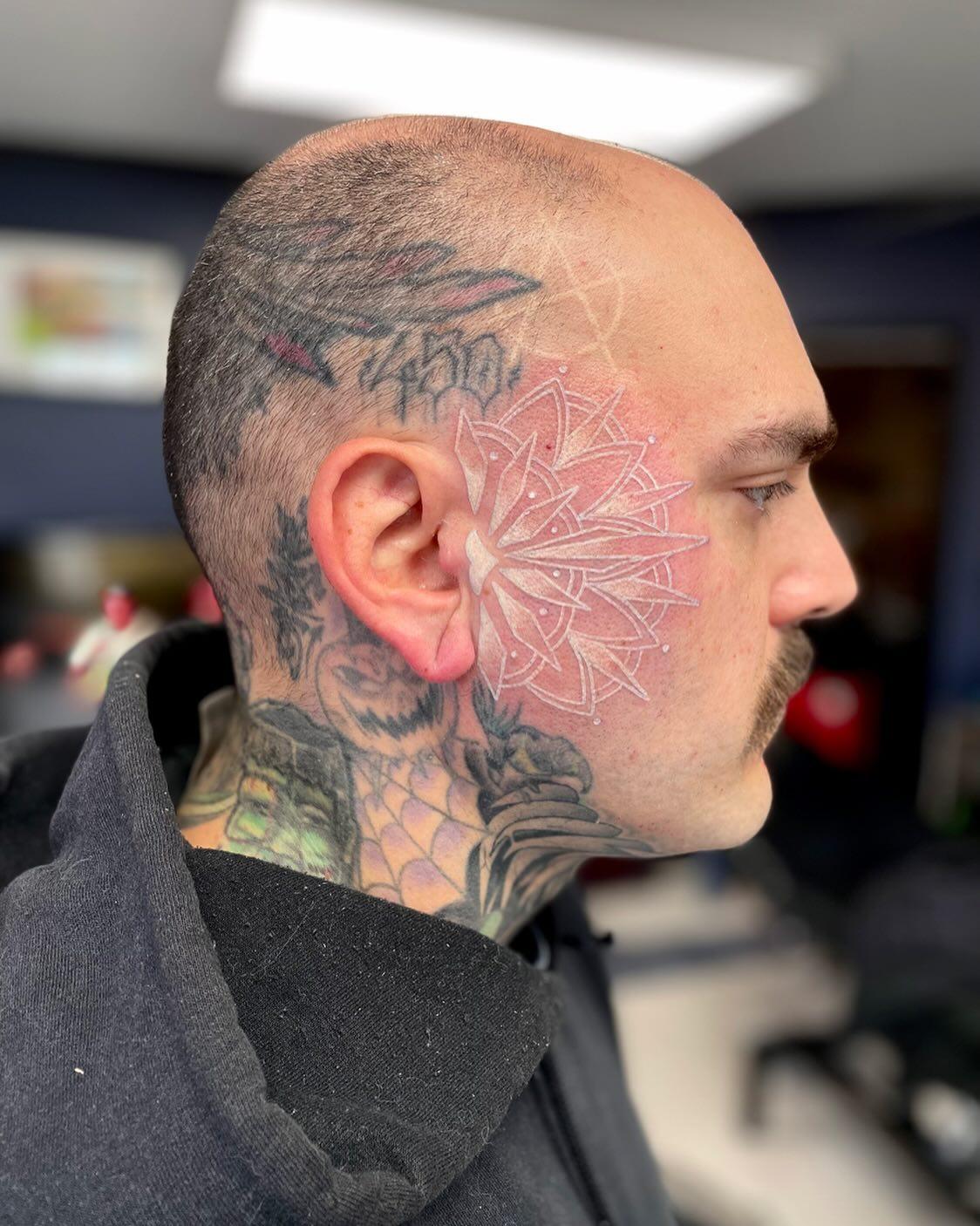 Tatuajes de tinta blanca